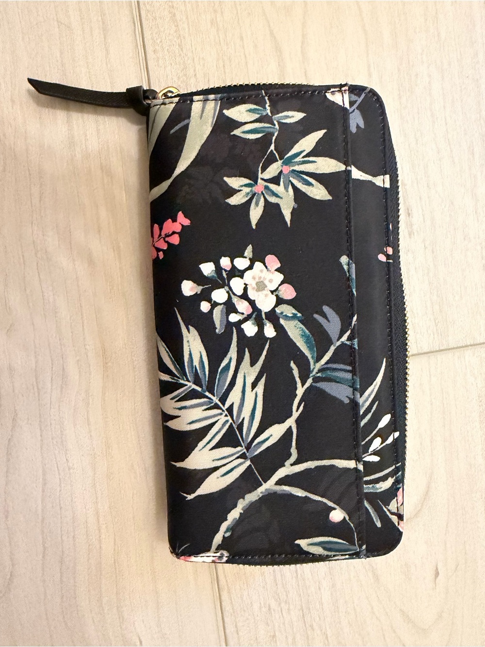 kate spade navy floral zip-around wallet with gold plaque - Picture 4 of 4